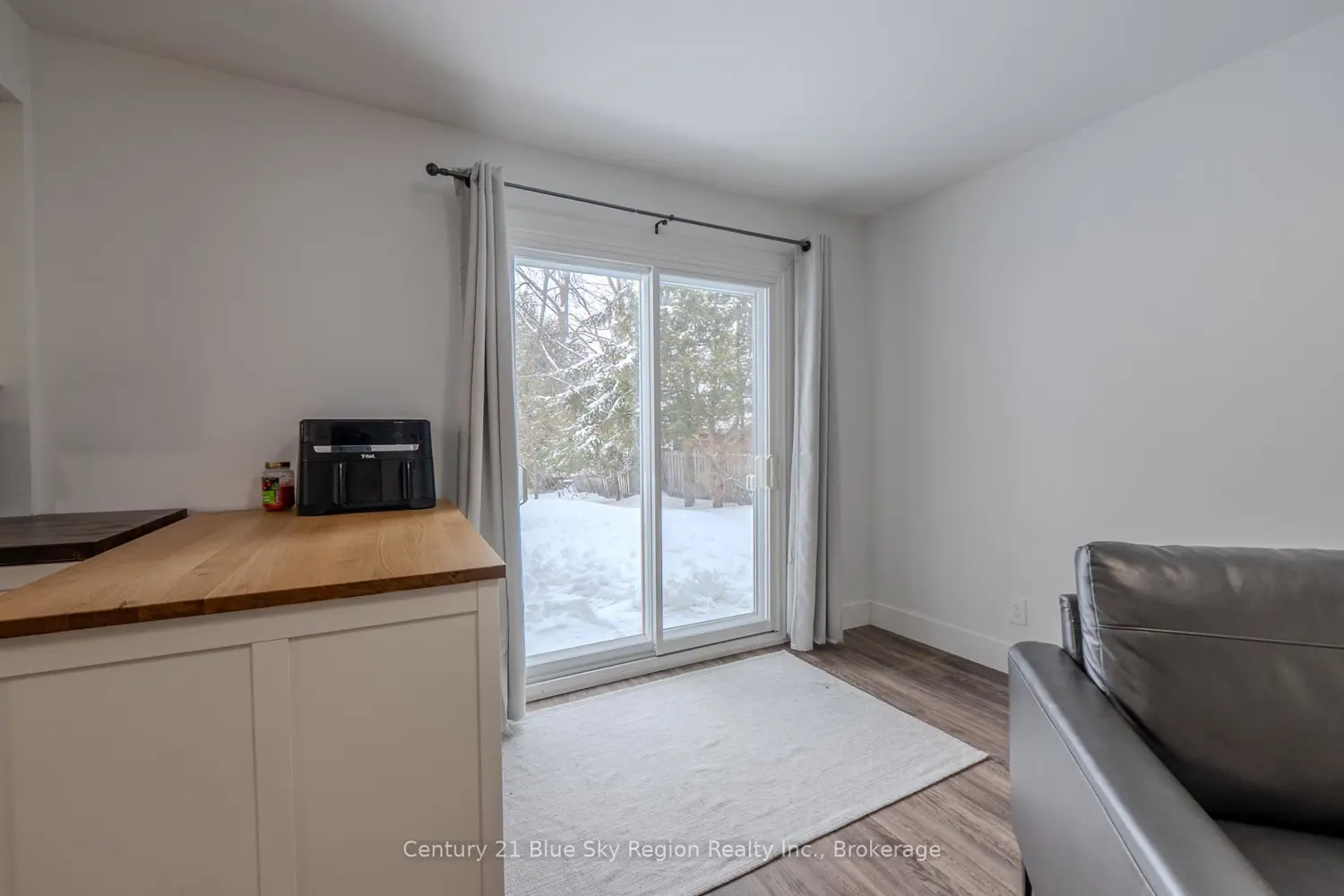 Additional image 11 of 12 Mowat Crescent