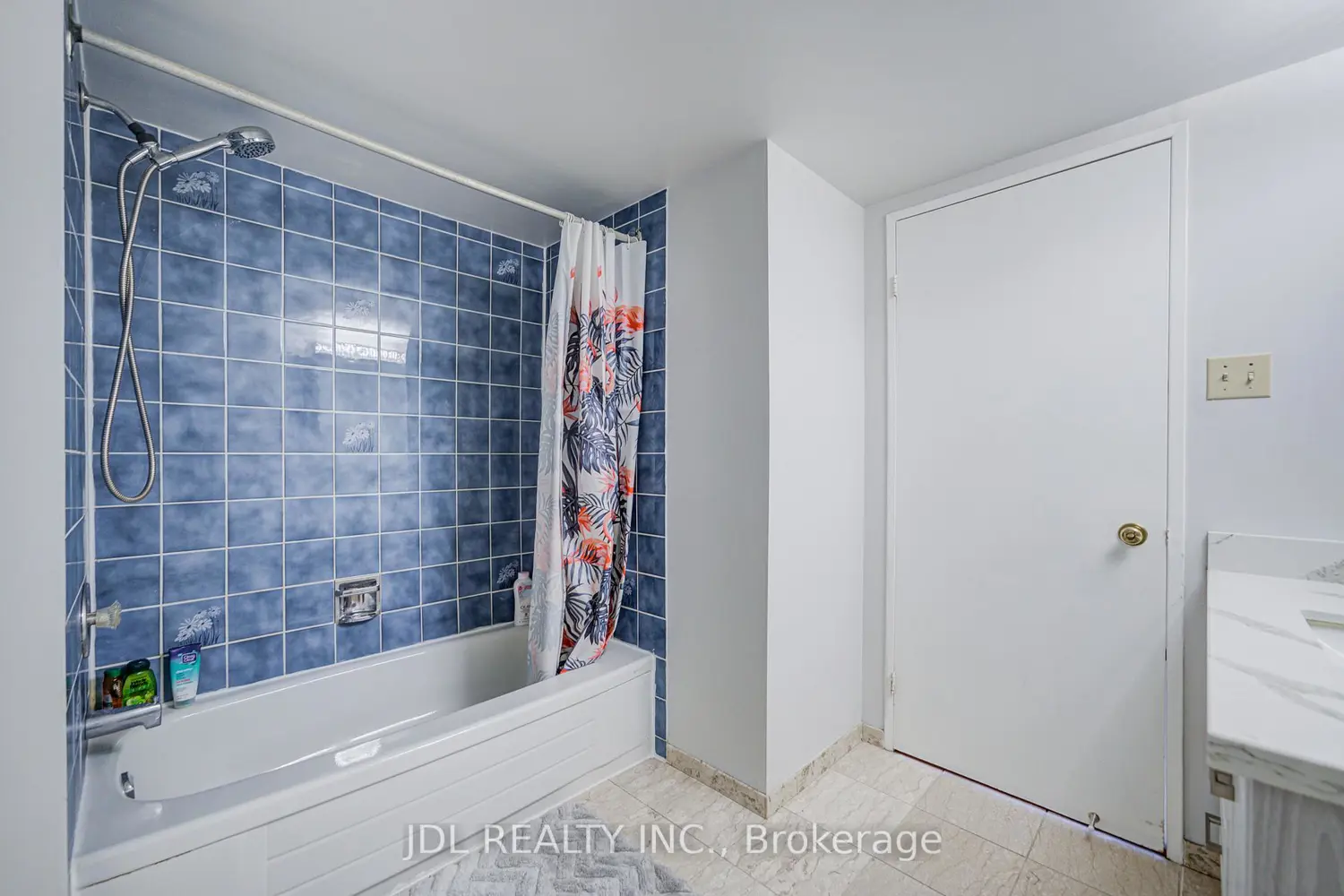 Additional image 18 of 1 Reidmount Avenue 1106