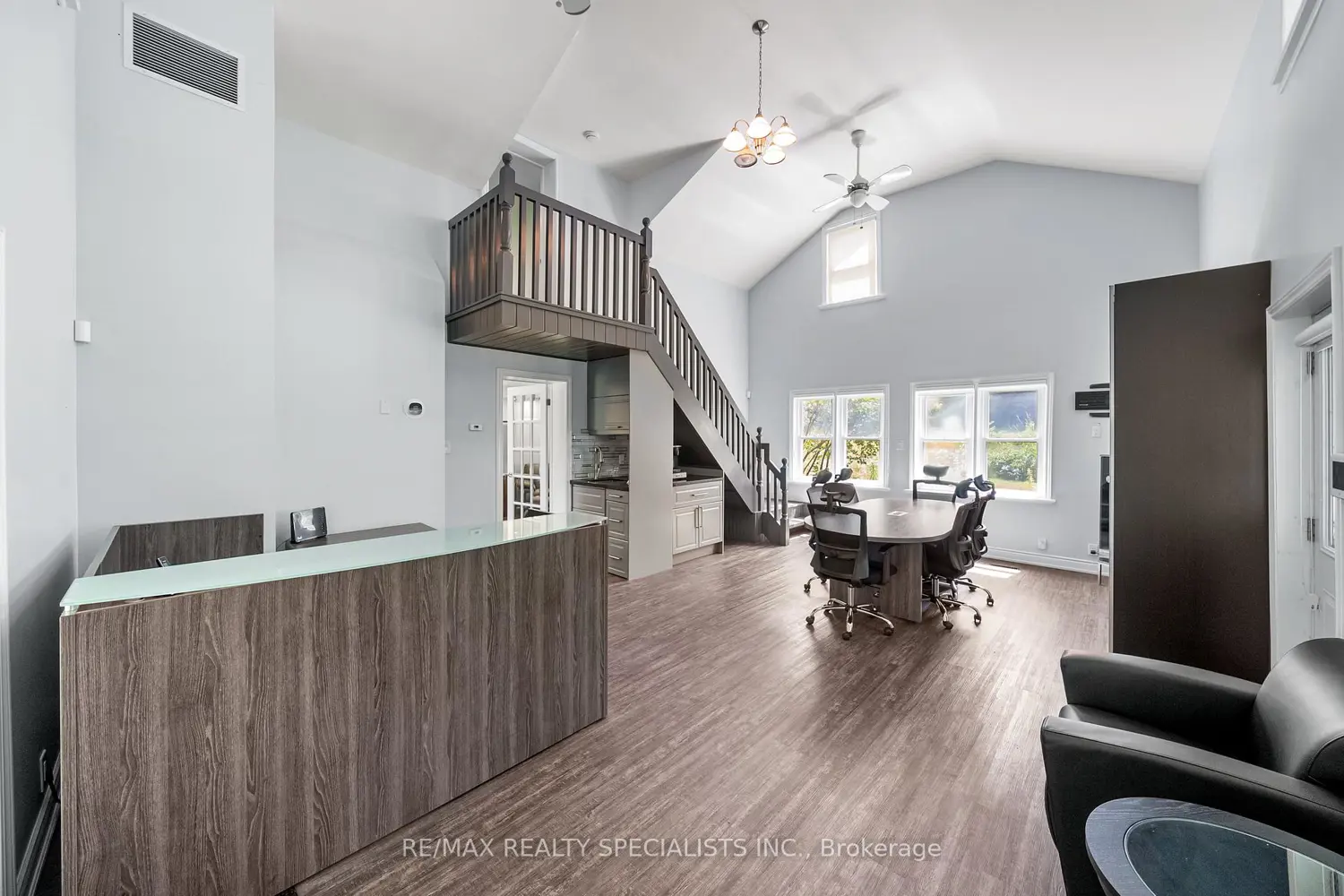 Additional image 16 of 15139 Rockside Road