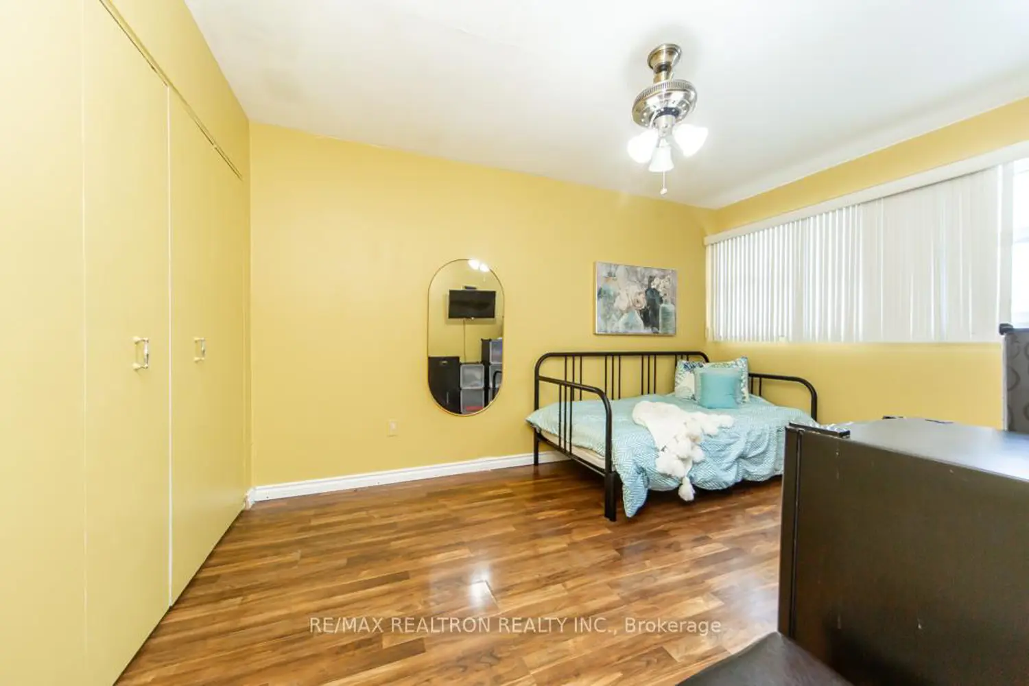 Additional image 15 of 34 Venetian Crescent 143