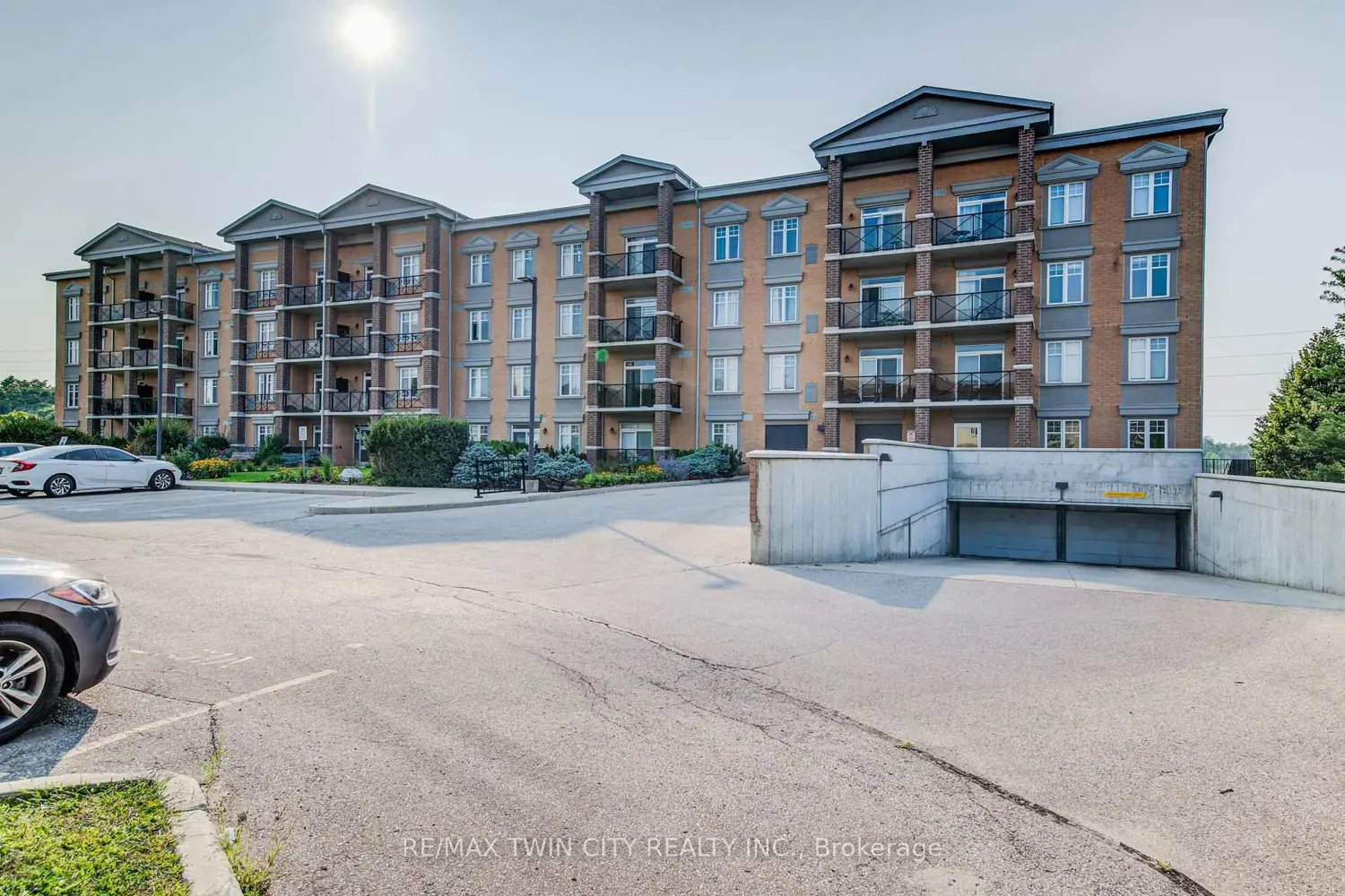 2 Colonial Drive 401