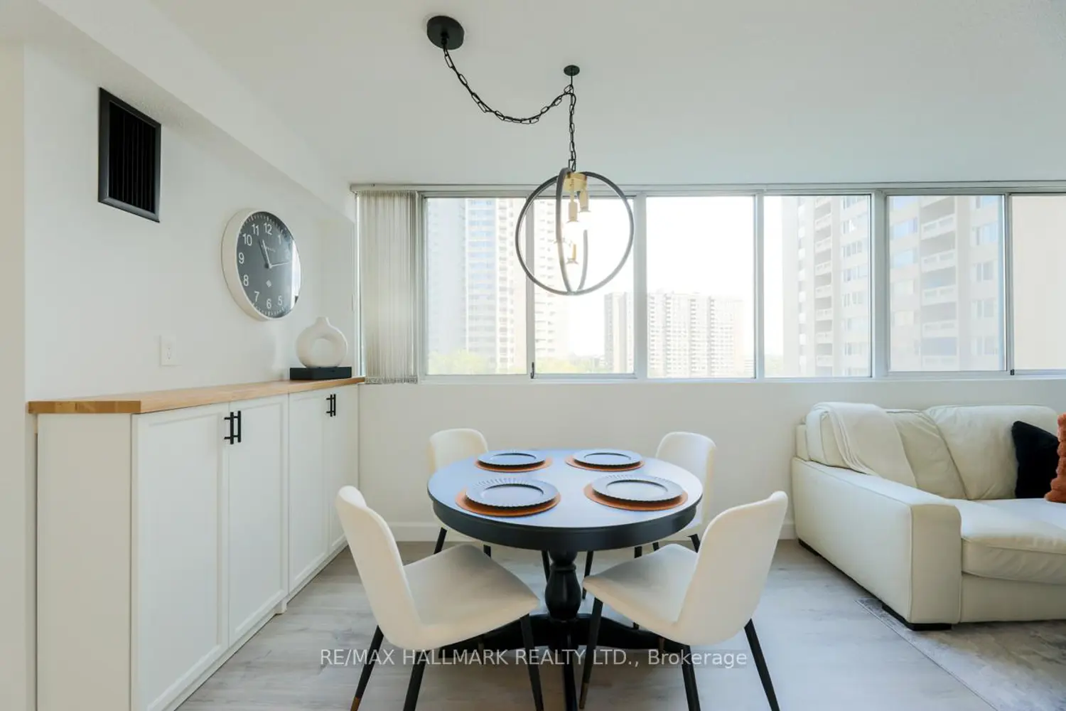 Additional image 5 of 3590 Kaneff Crescent 702