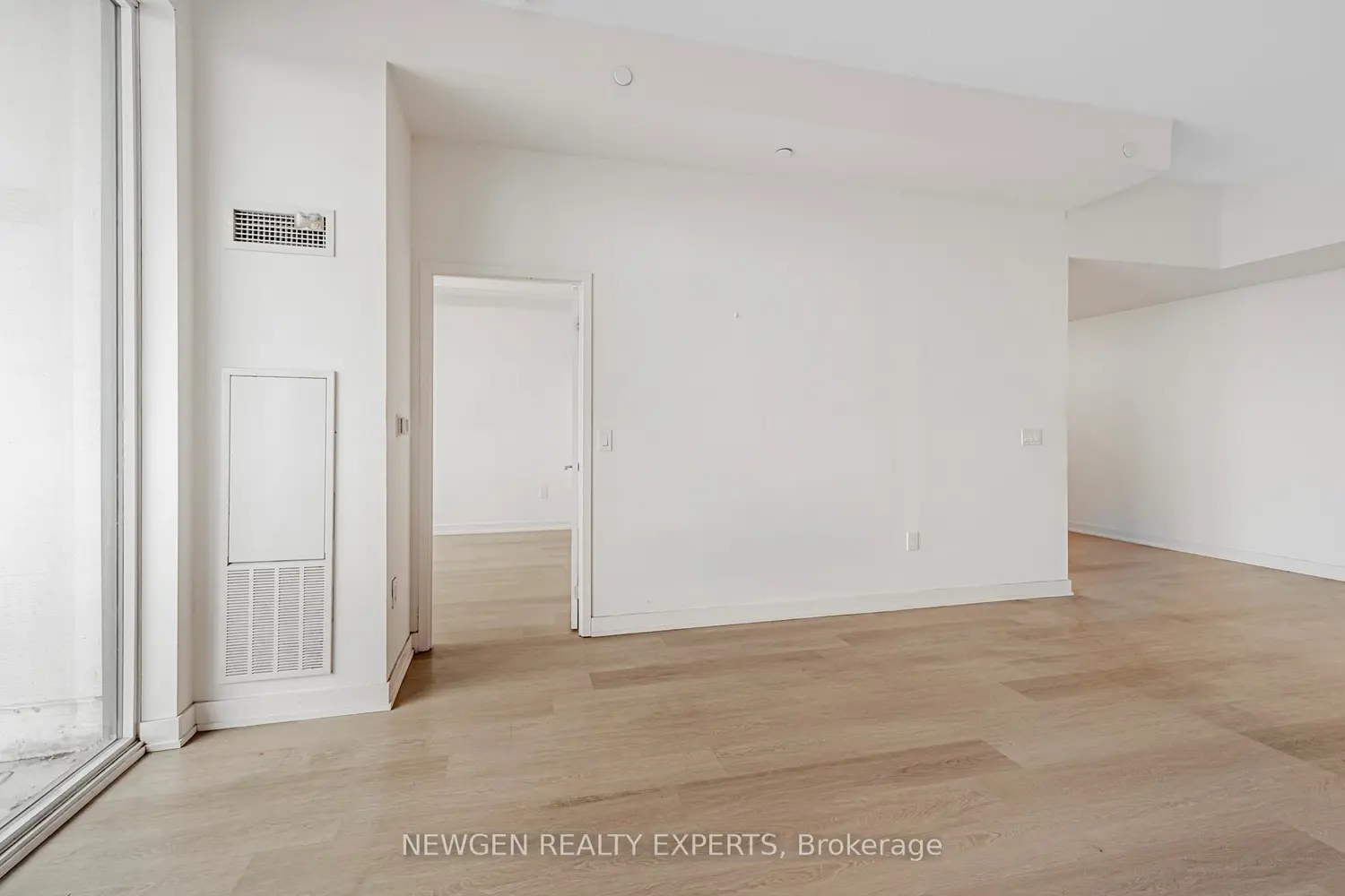 Additional image 11 of 859 The Queensway 824