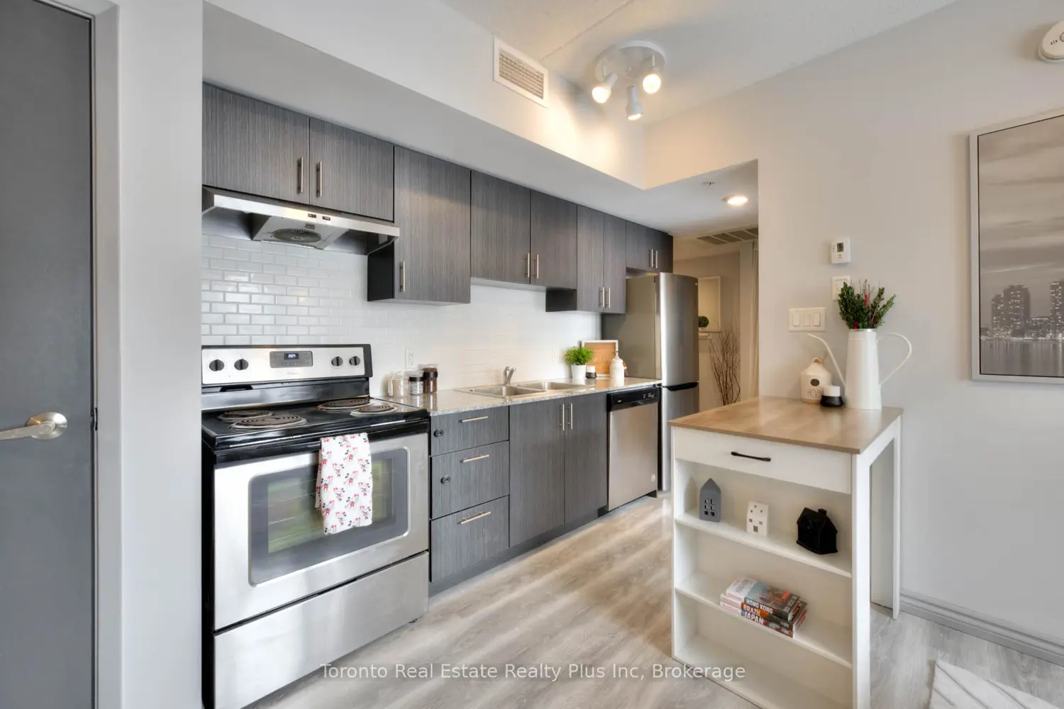 Additional image 5 of 275 Larch Street G216