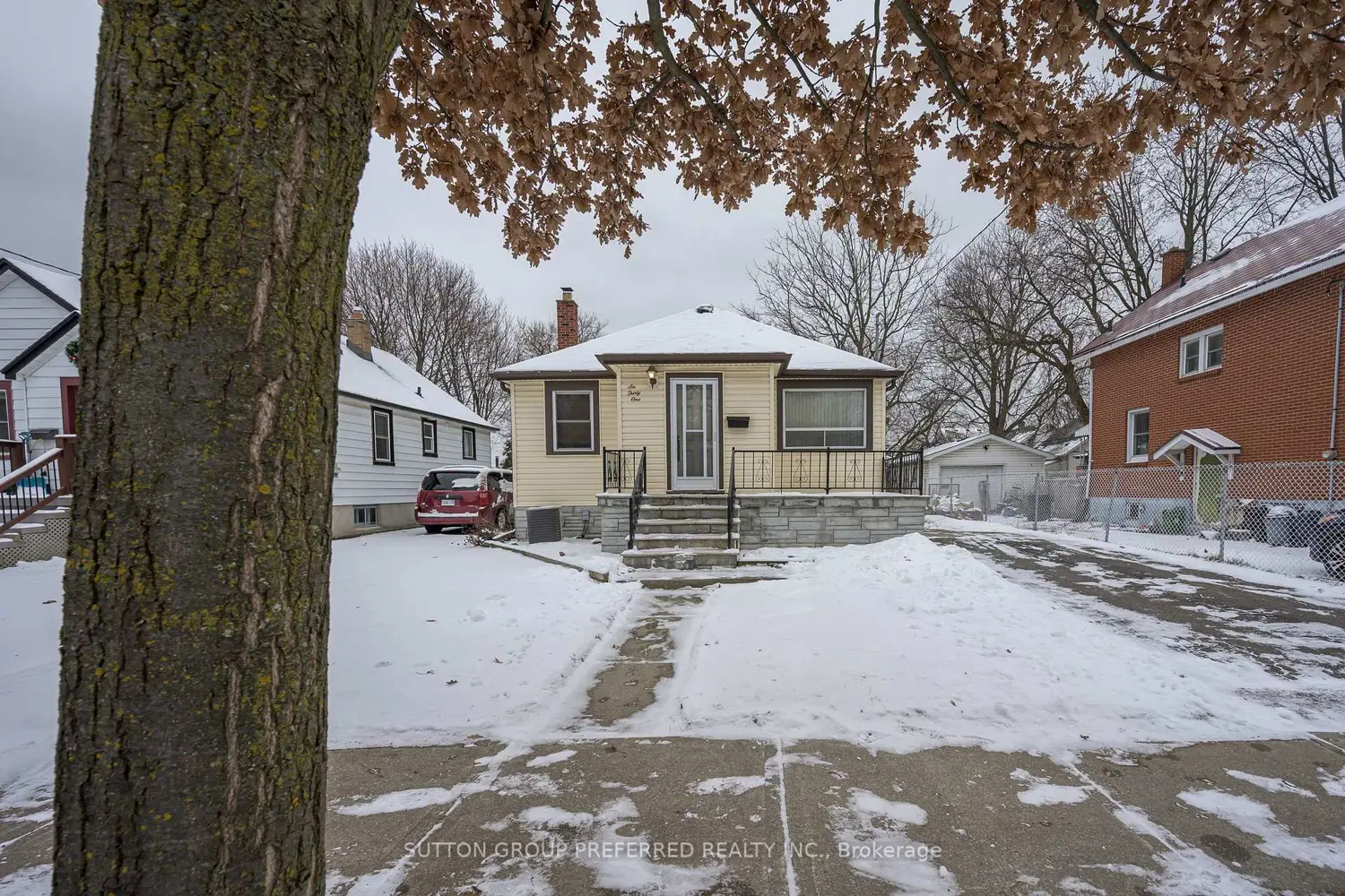 631 Glasgow Street photo 3