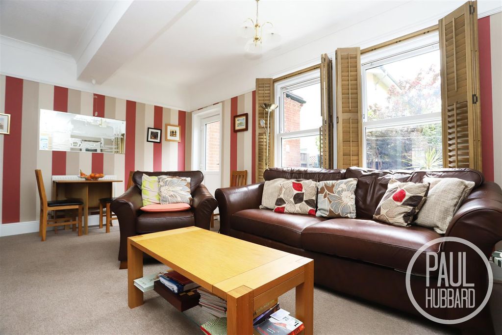 2 bed maisonette for saleRectory Road, Pakefiled NR33