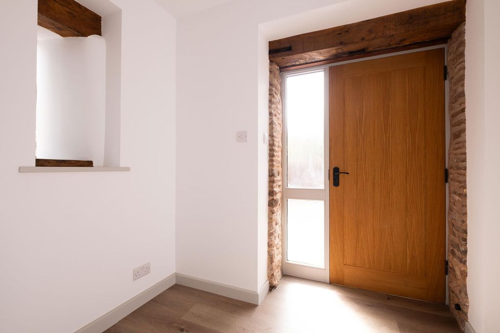 2 bed barn conversion for saleTredunnock Barn, Llangarron, Ross-On-Wye HR9 photo 3