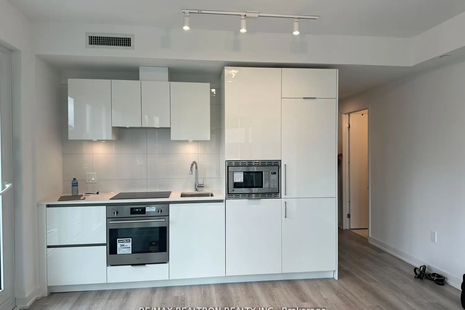 Additional image 7 of 230 Simcoe Street 926