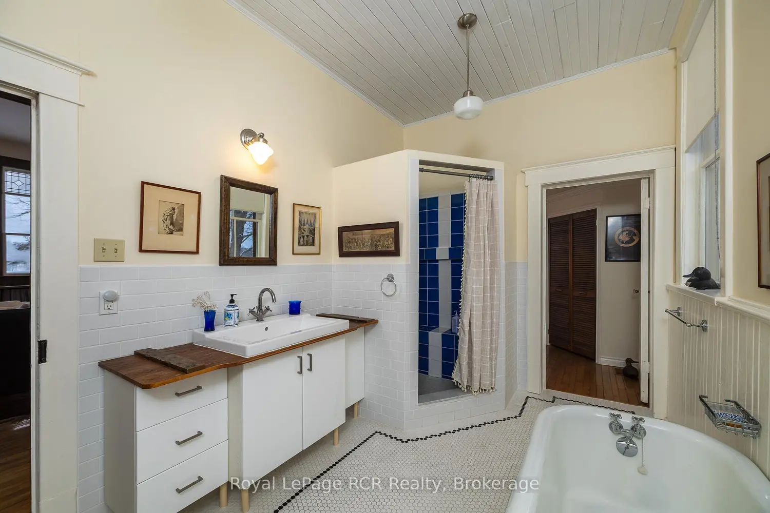 Additional image 10 of 136630 Grey Road 12