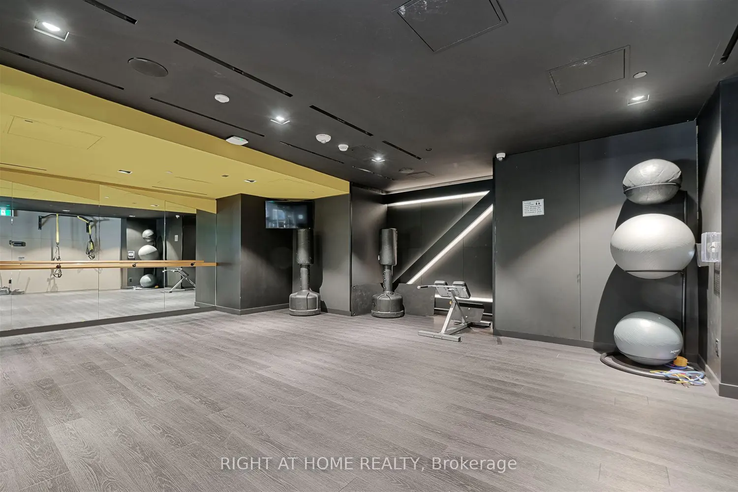 Additional image 18 of 36 Zorra Street 421