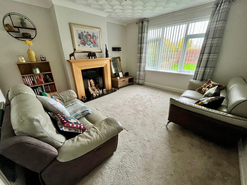2 bed flat for saleLower Llansantffraid, Sarn, Bridgend, Bridgend County. CF32 photo 2