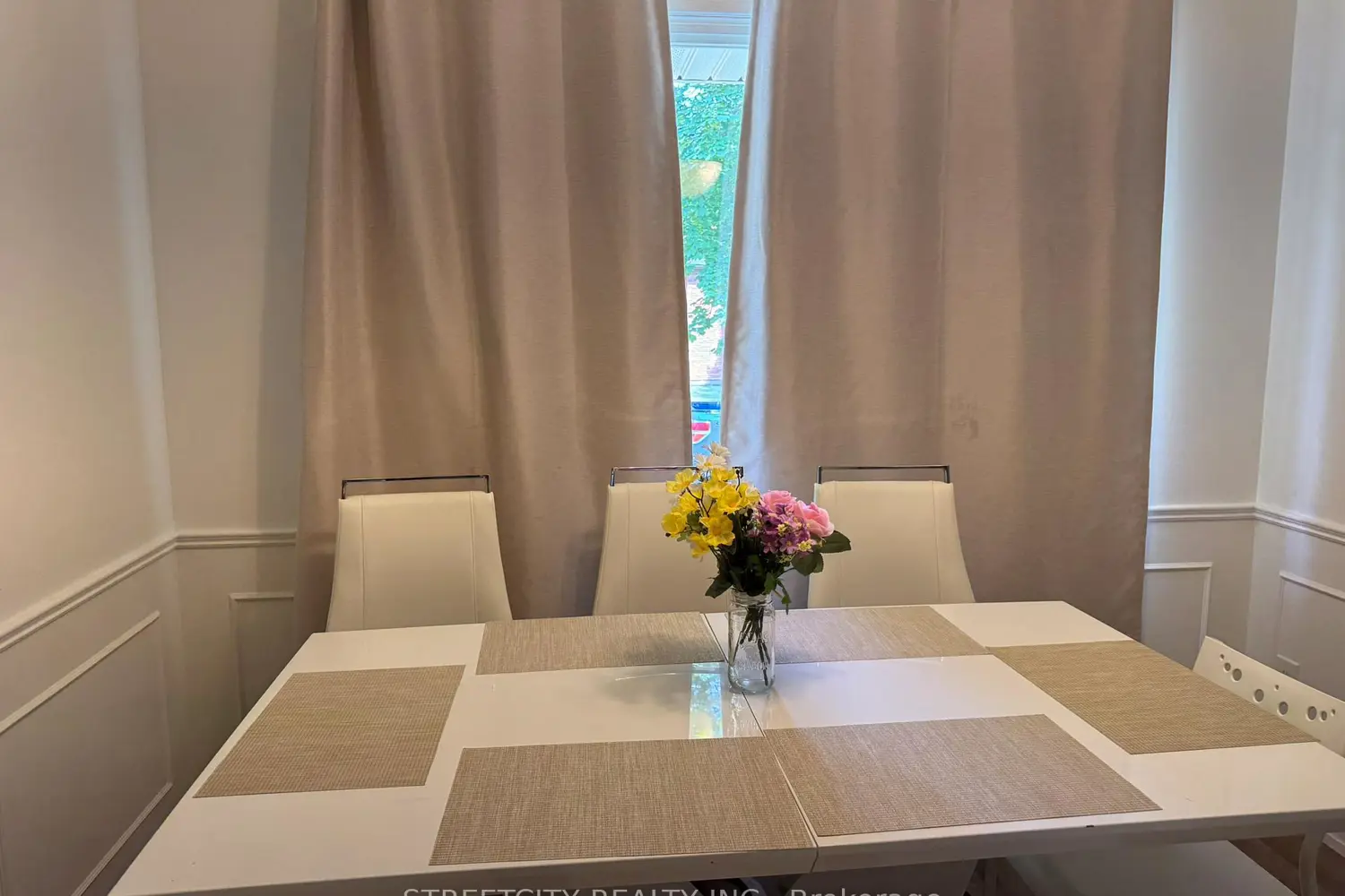 102 Paperbirch Crescent photo 2