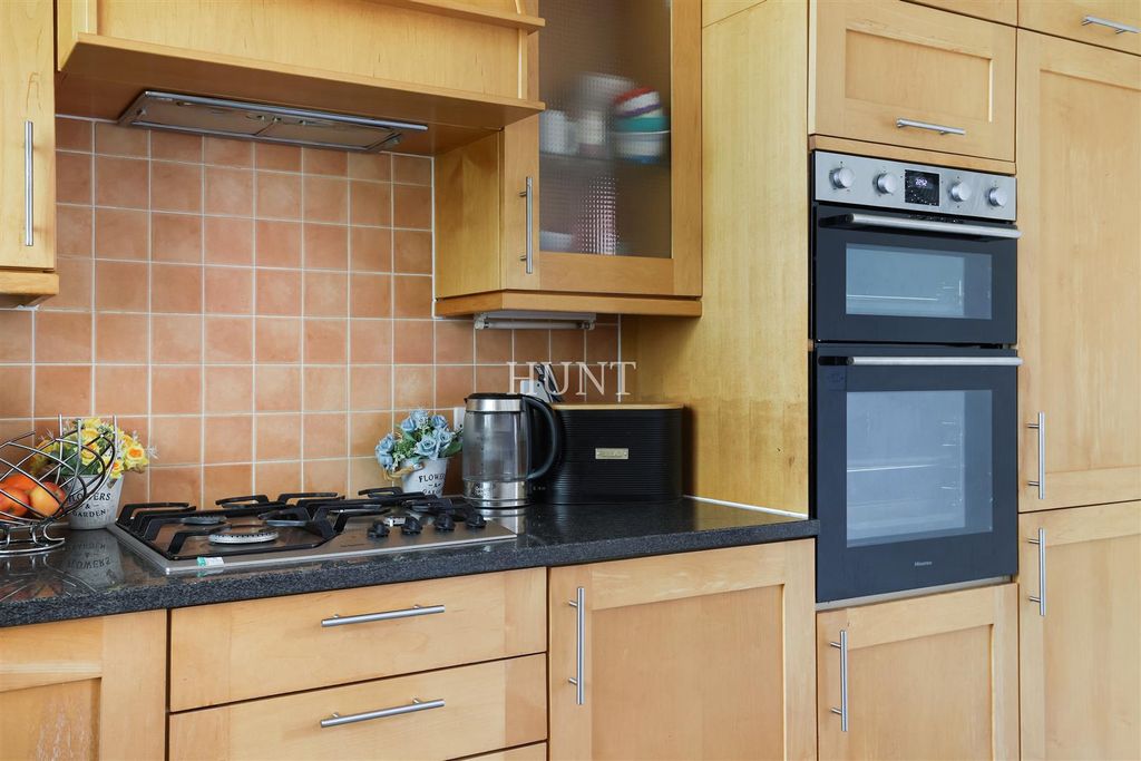 Additional image 6 of 2 bed flat for saleSutherland House, Repton Park, Woodford Green IG8