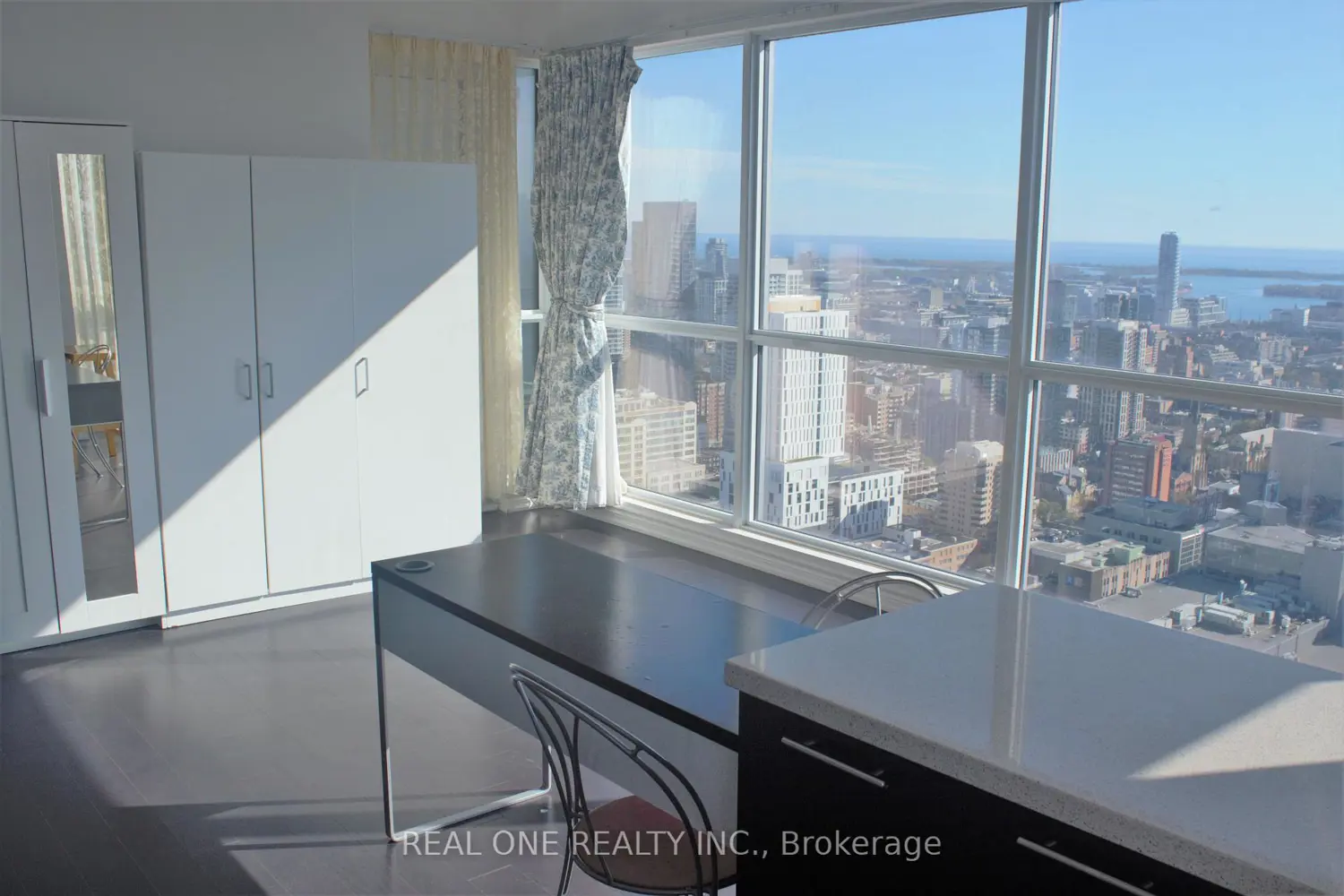 Additional image 9 of 386 Yonge Street 4010