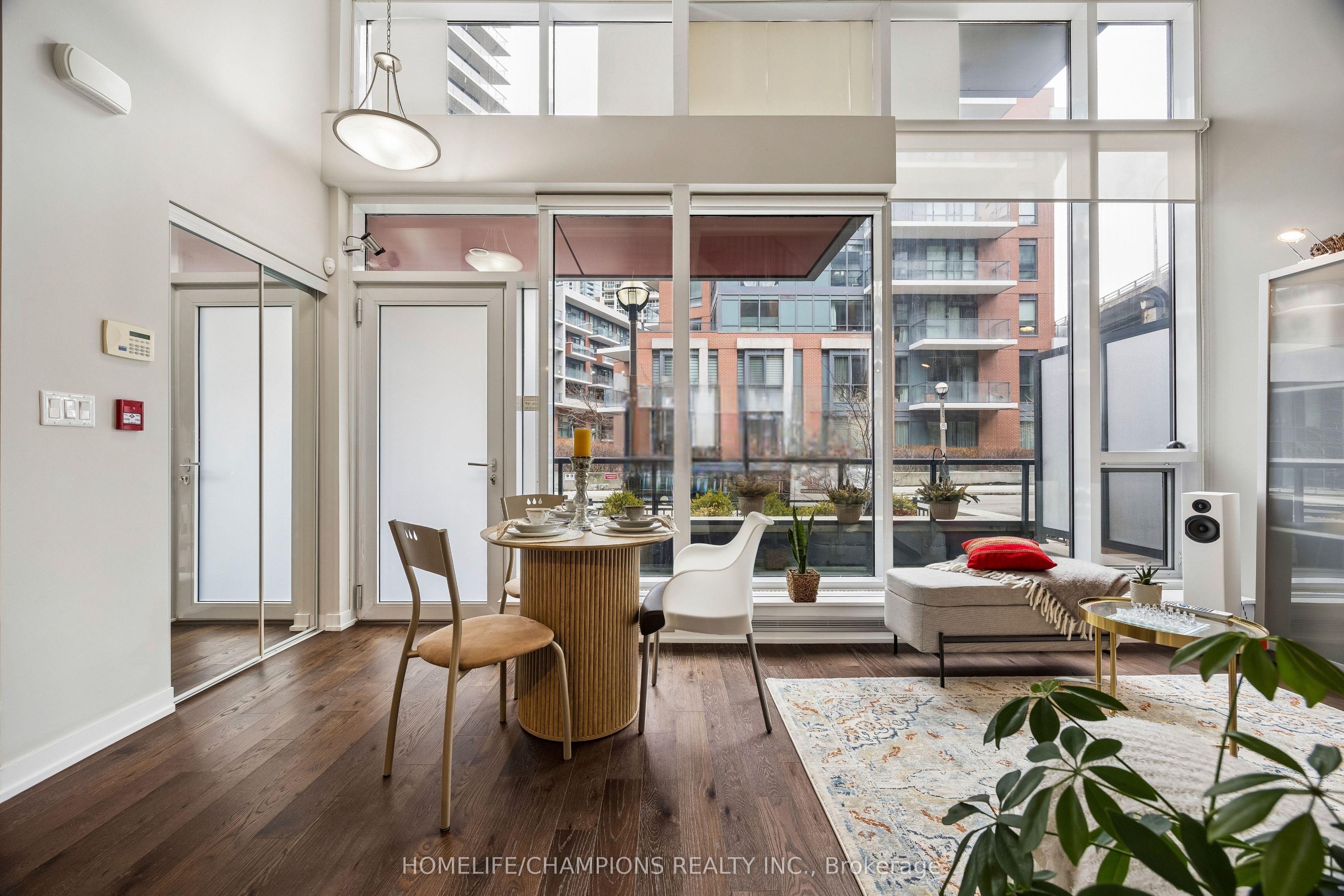 Additional image 5 of Th10-20 Bruyeres Mews, Toronto, ON, M5V 0G8