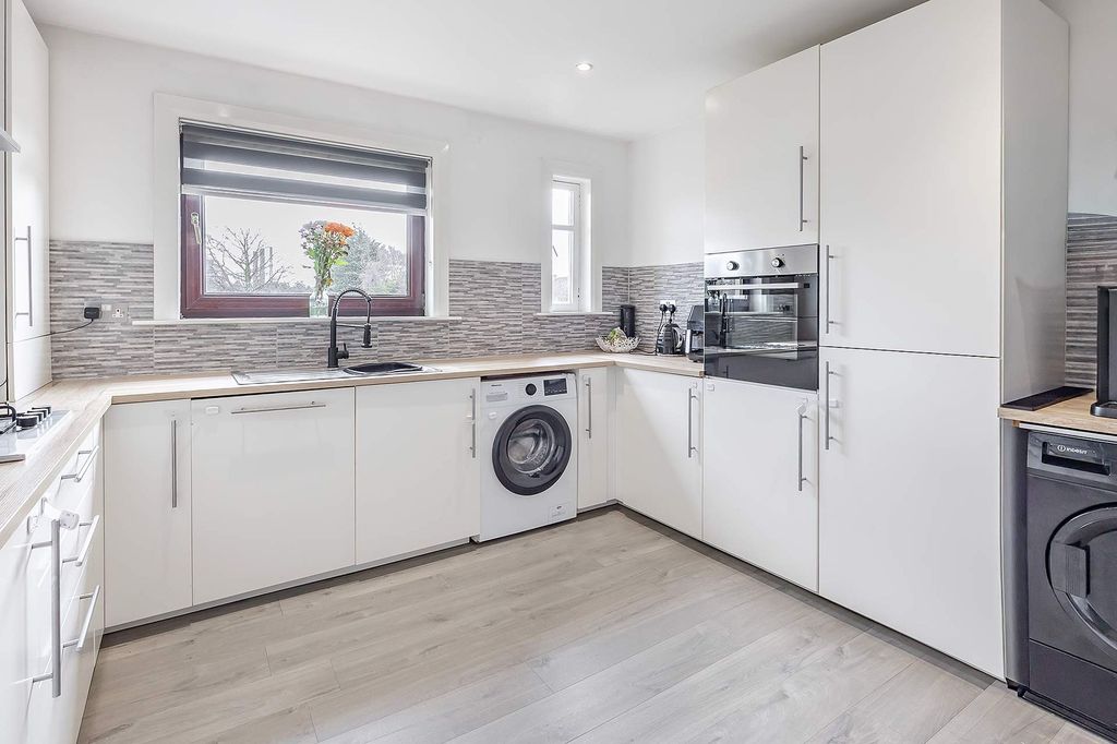 Additional image 4 of 2 bed flat for saleAlbert Avenue, Grangemouth FK3
