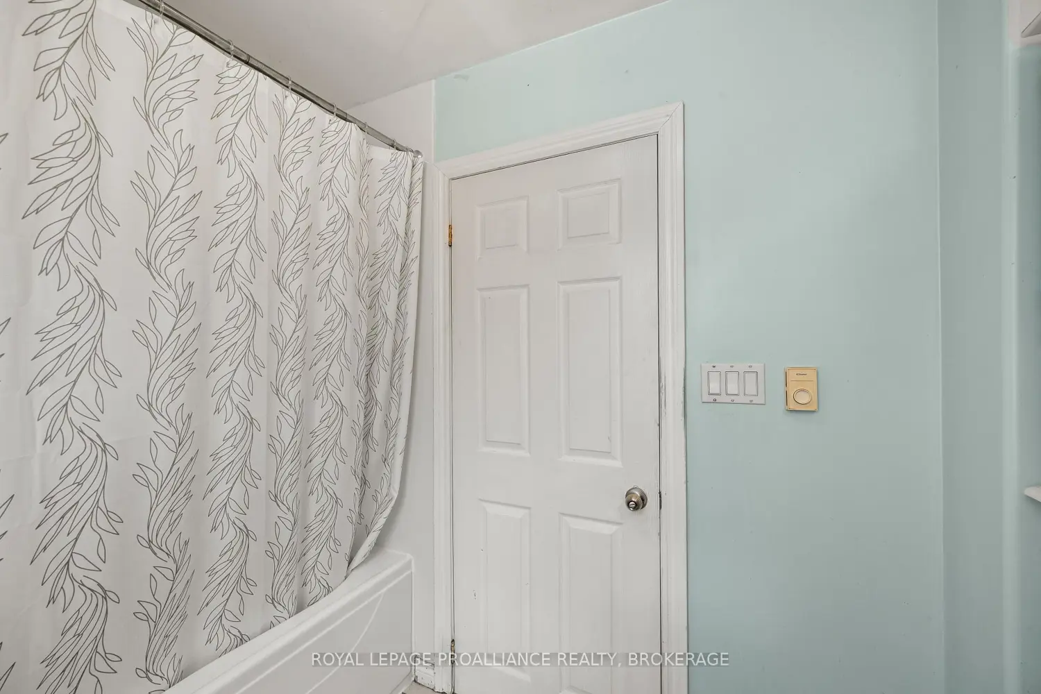 Additional image 5 of 3734 Battersea Road