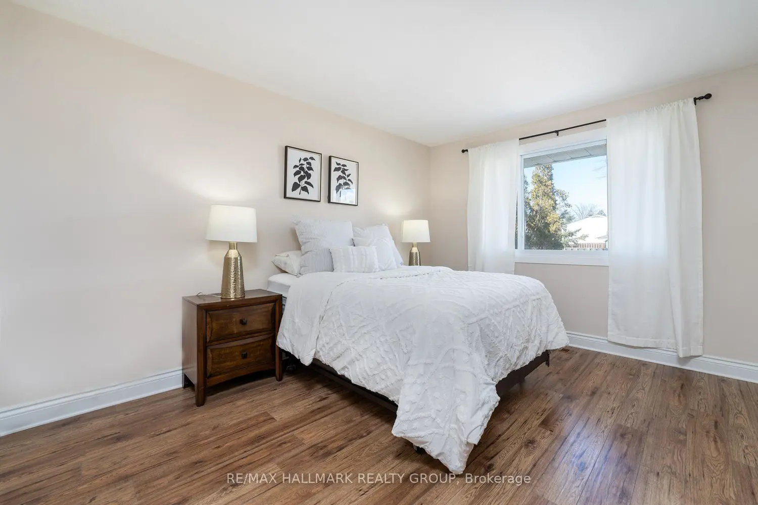 591 Eastvale Drive photo 2