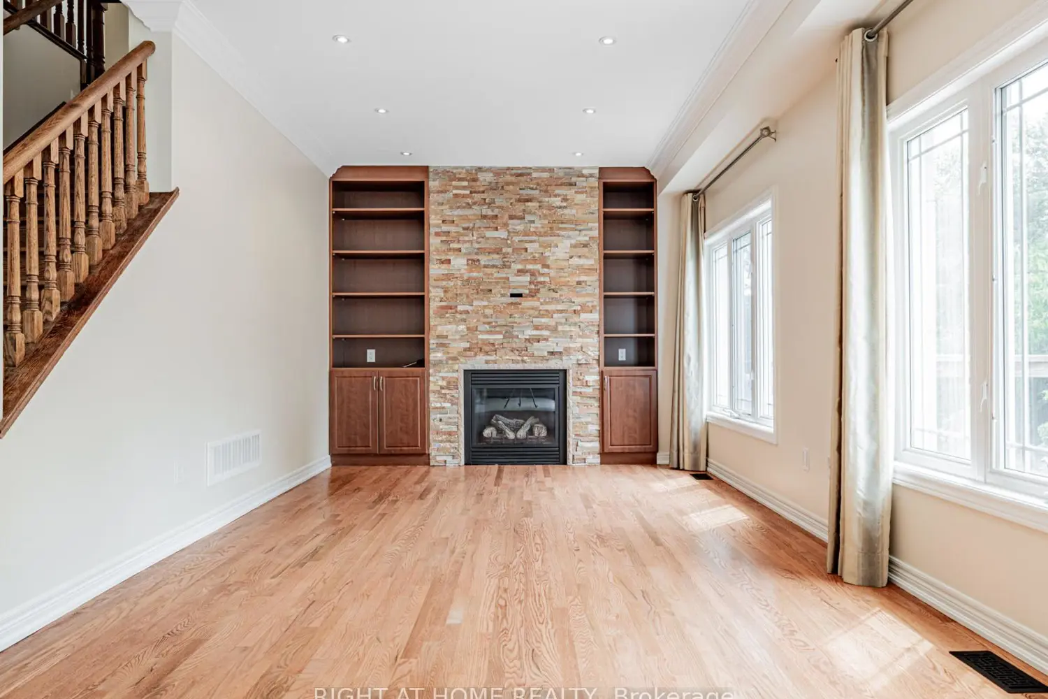 67 Timna Crescent photo 5