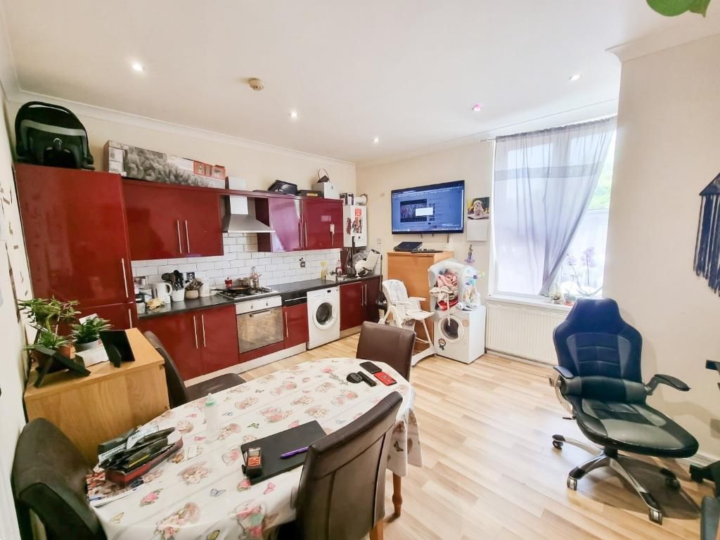 Additional image 2 of 1 bed flat for sale17-19 Park St West, Town Centre, Luton, Bedfordshire LU1
