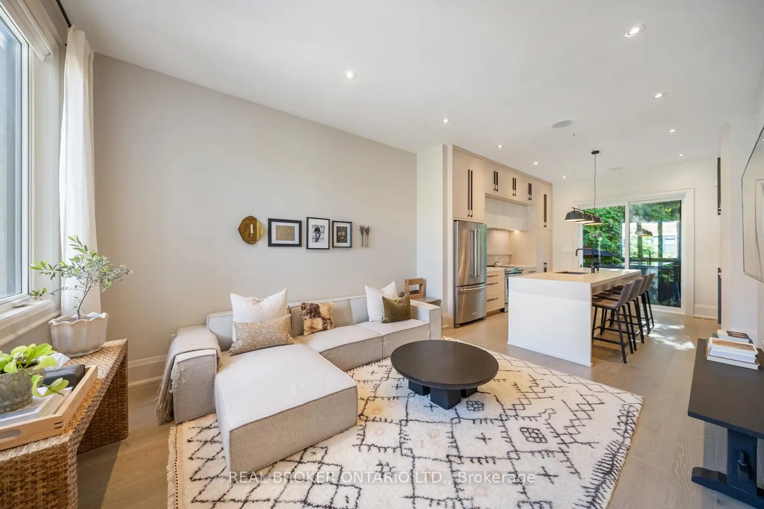 Additional image 2 of 172&174 Victoria Street