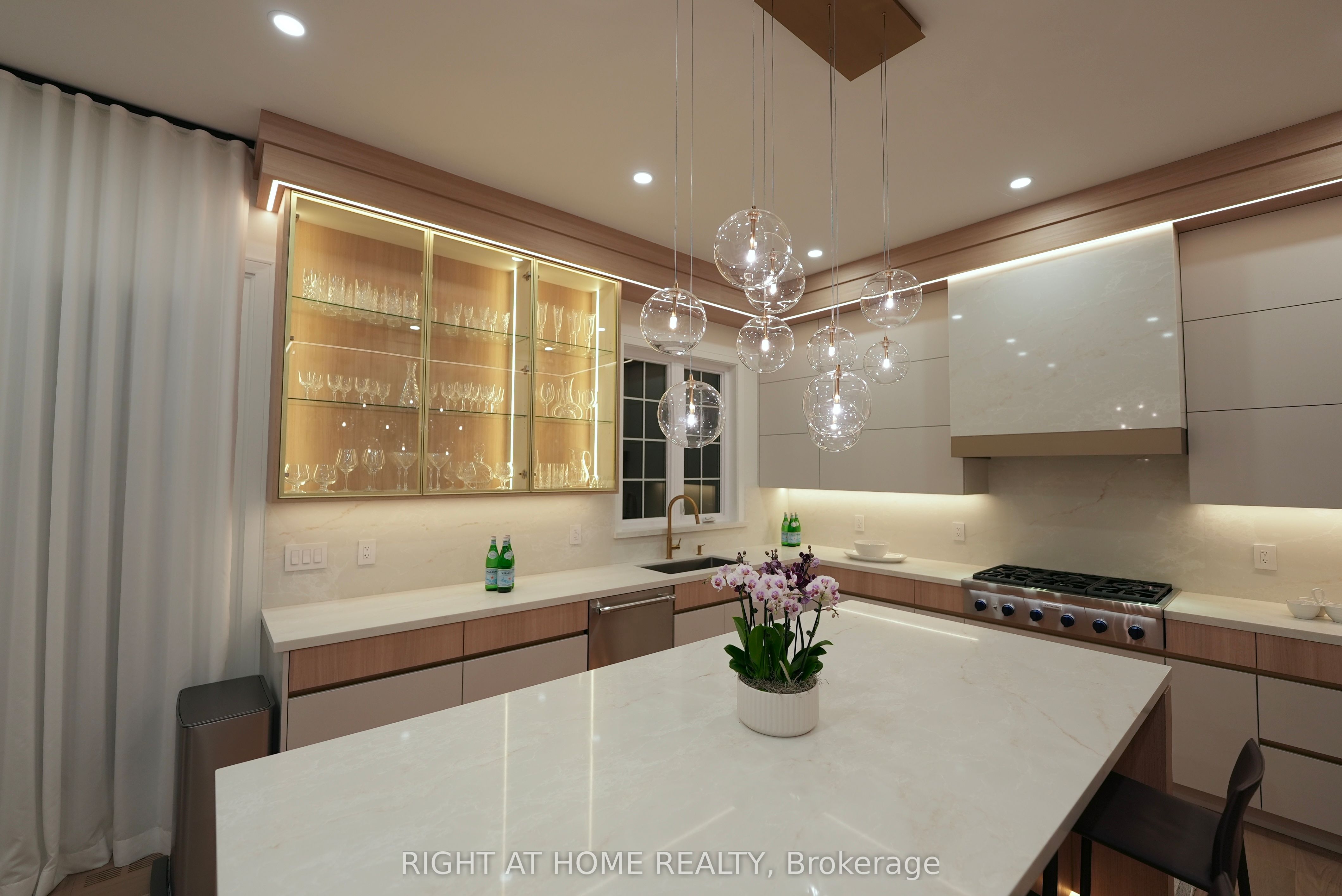 Additional image 4 of 33 Thorndale Avenue, Toronto, ON, M8X 1W8