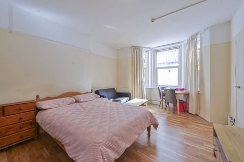 Cheniston Gardens, London W8, Kensington, London, Studio to rent