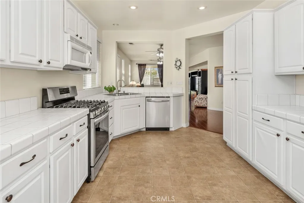 Additional image 15 of 331 Hollyhill Drive, Bakersfield, CA 93312