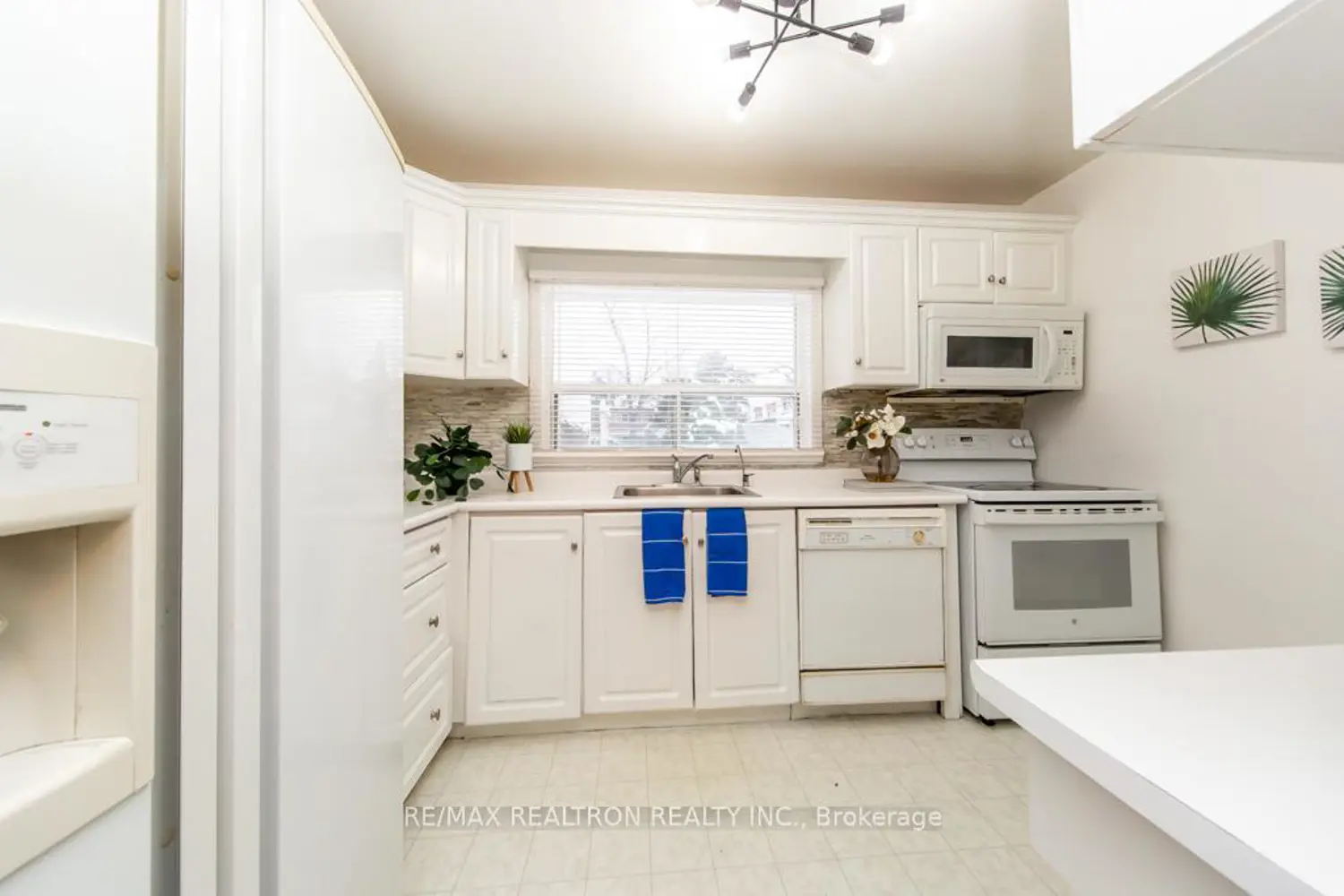 Additional image 9 of 34 Venetian Crescent 143