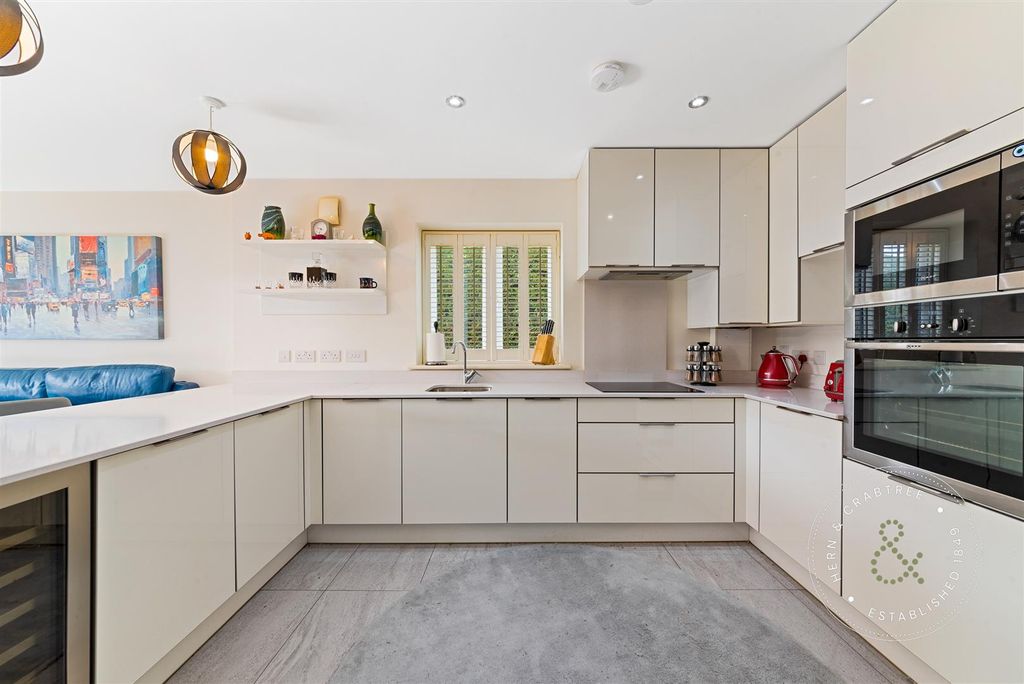 Additional image 7 of 2 bed flat for saleThe Retreat, The Chantry, Llandaff, Cardiff CF5
