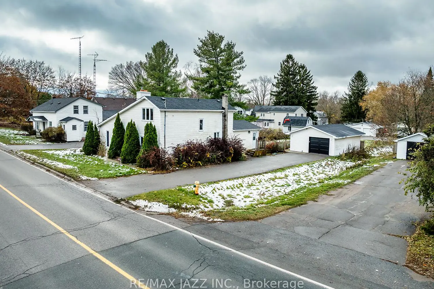 236 Lyle Street photo 2