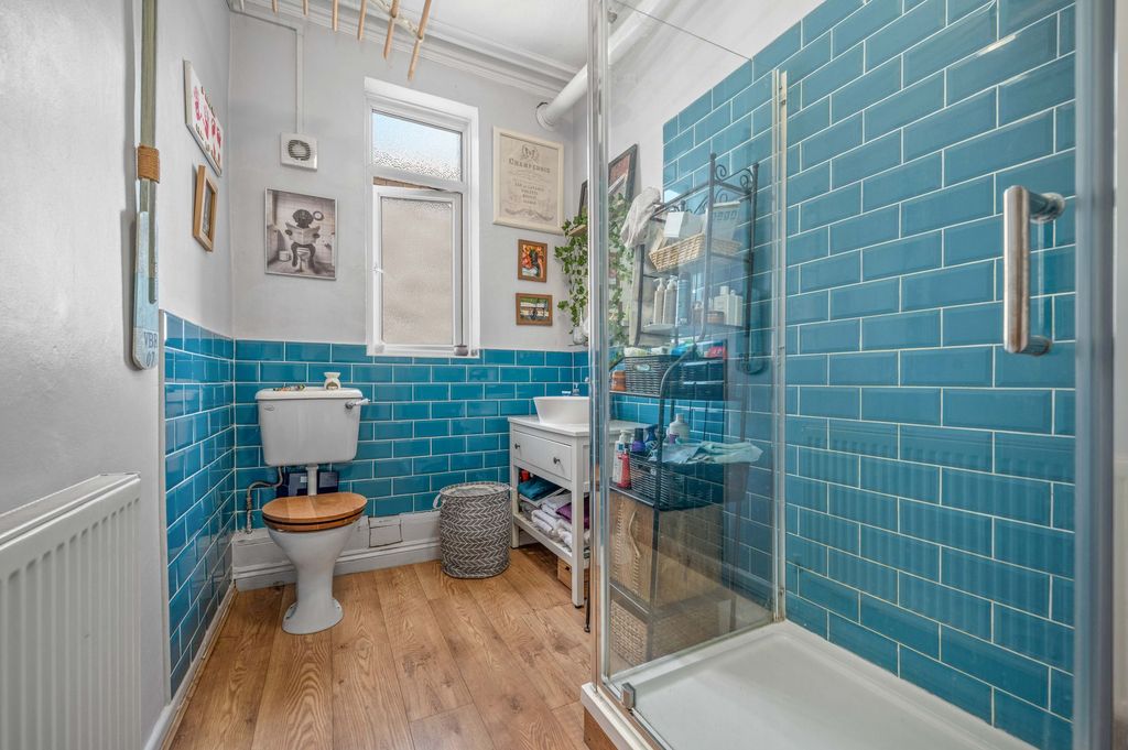 Additional image 3 of 1 bed flat for saleRussell Terrace, Leamington Spa CV31