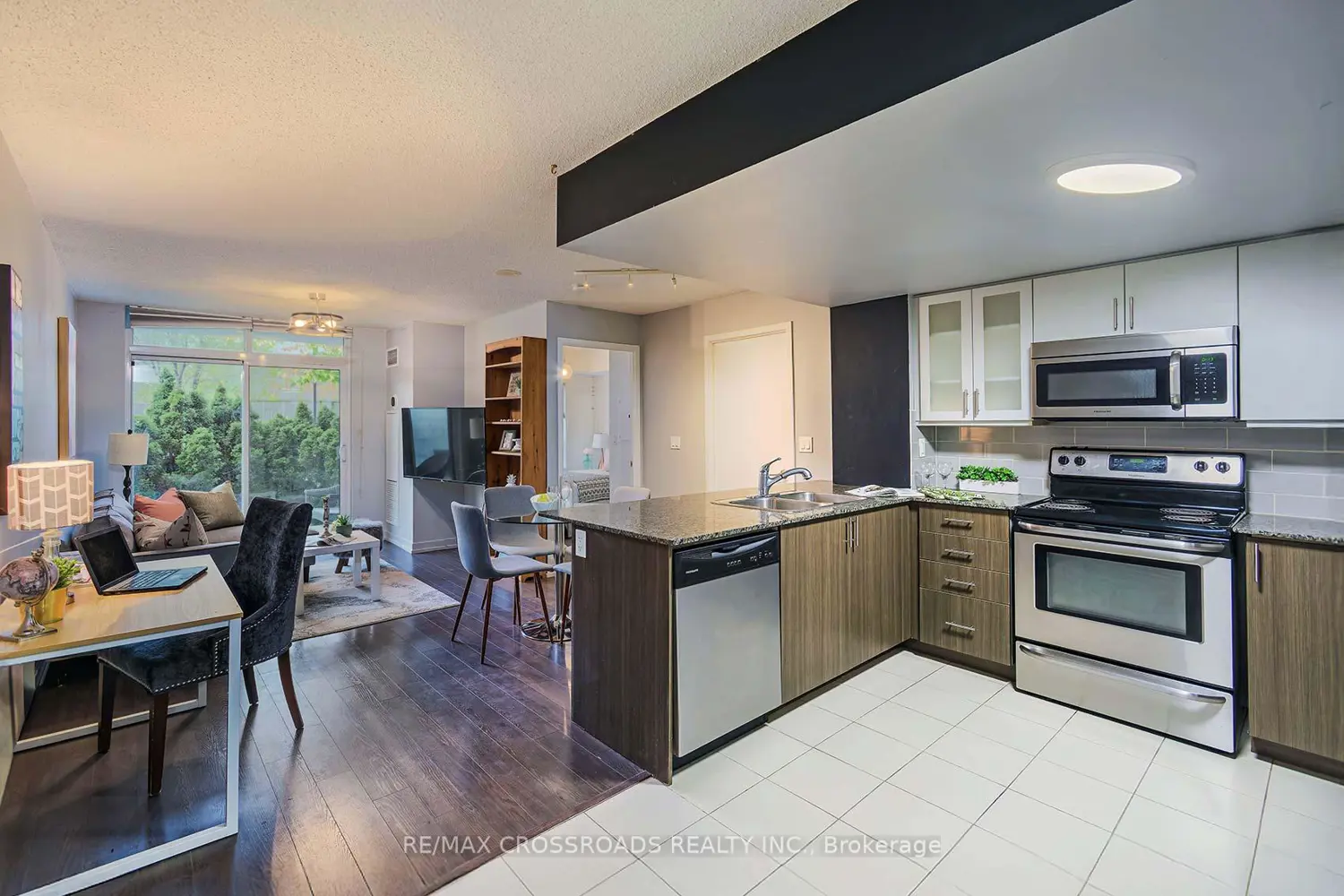 Additional image 13 of 812 Lansdowne Avenue 114
