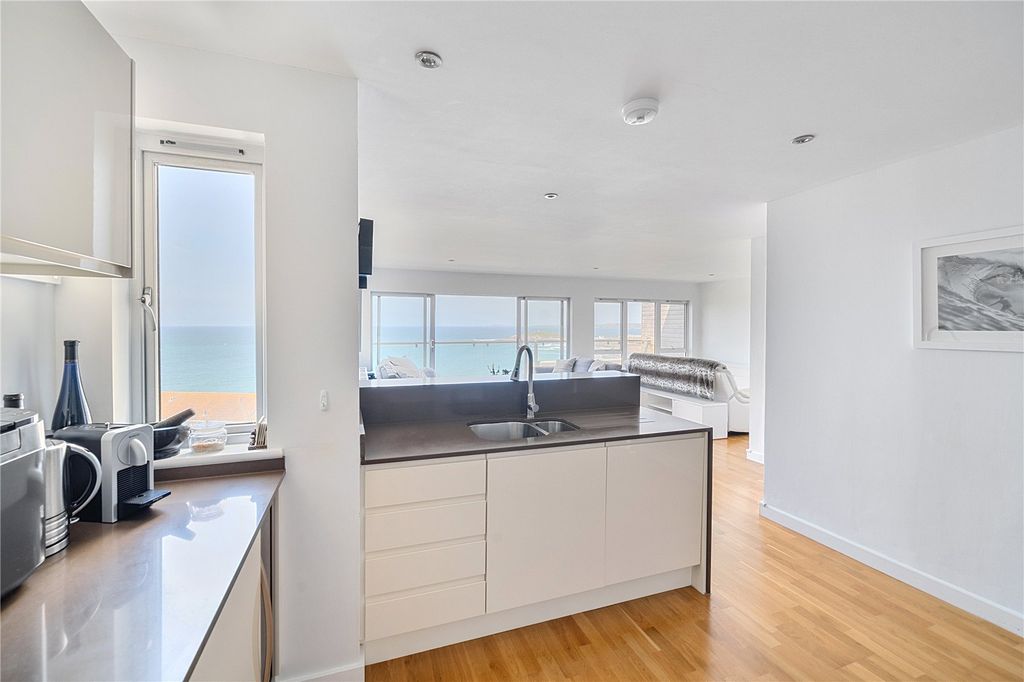 Additional image 5 of 2 bed flat for saleThe Point, Pentire Avenue, Newquay, Cornwall TR7
