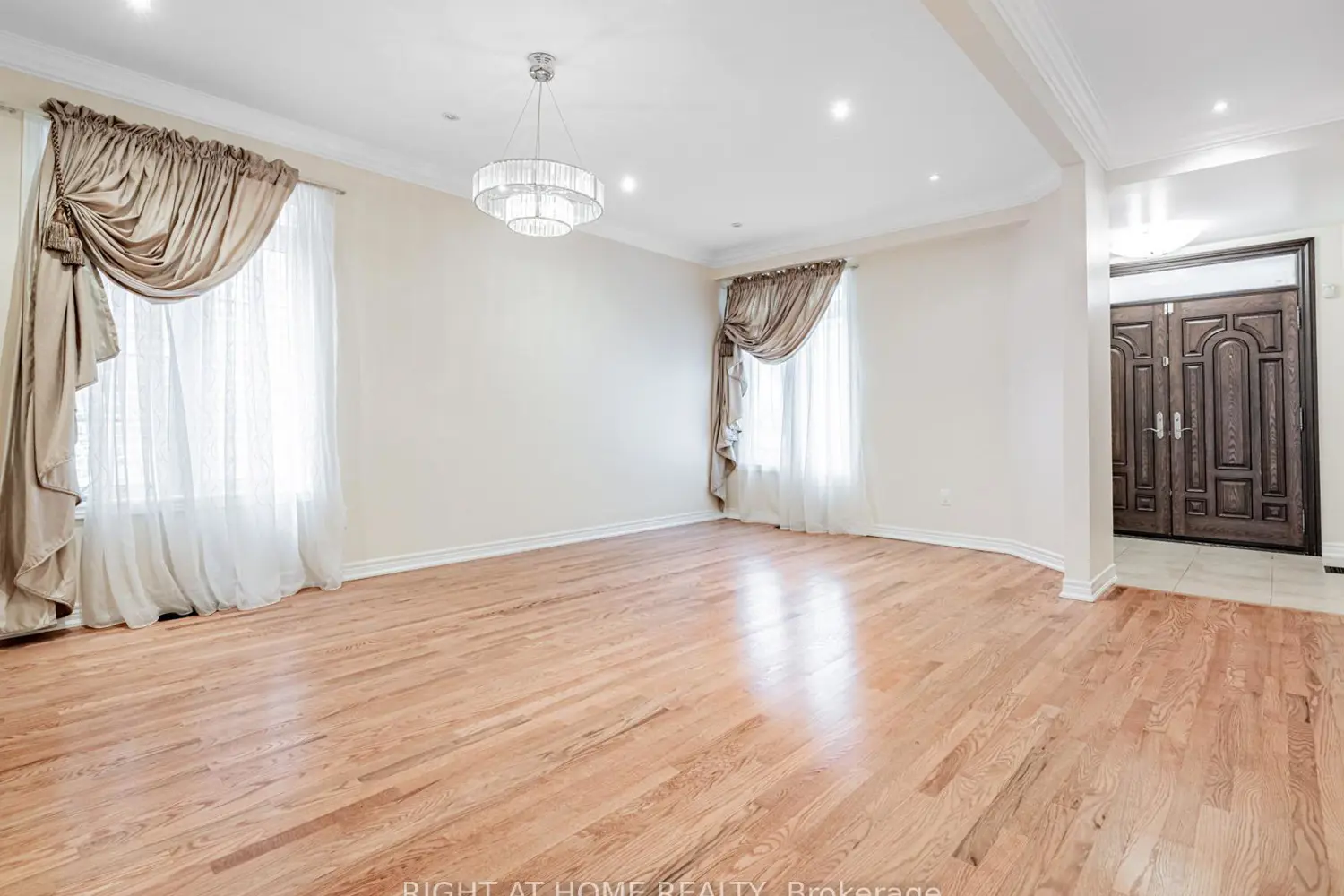 67 Timna Crescent photo 3