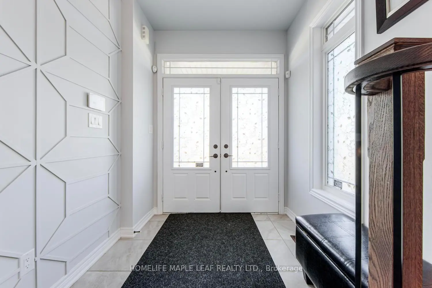 118 Lorne Thomas Place photo 3