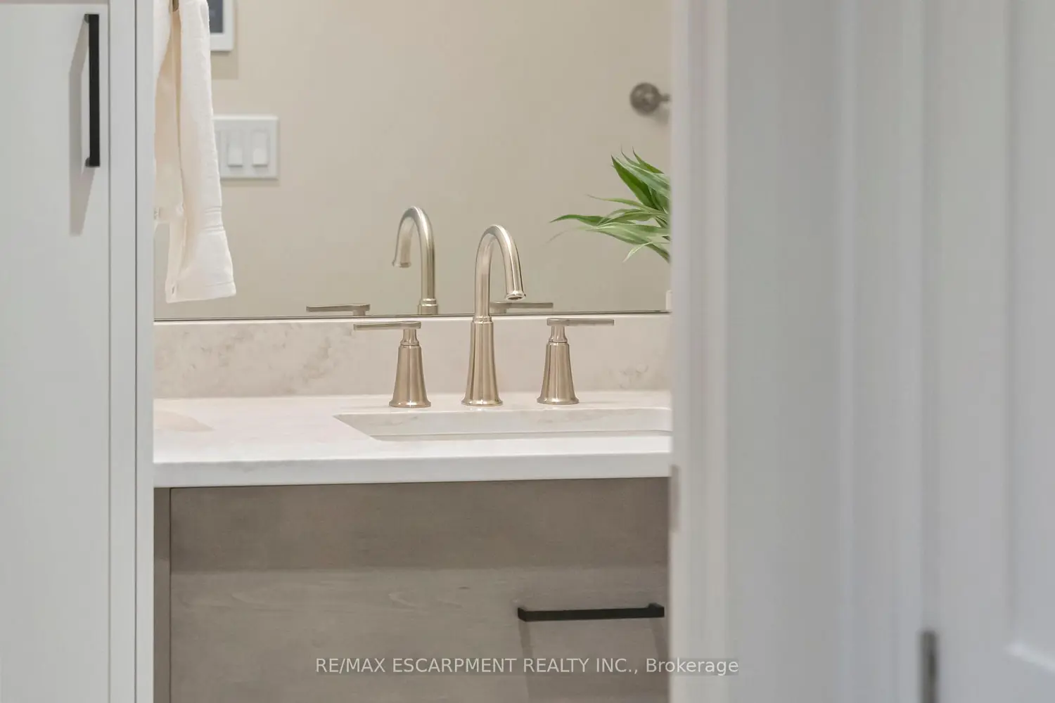 Additional image 16 of 7 Grand River Street 202