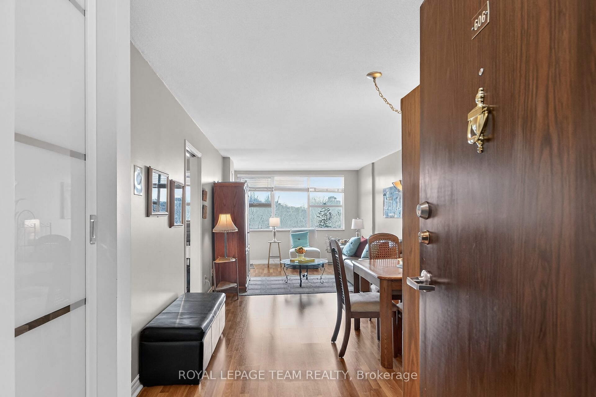 Additional image 5 of 606-555 Brittany Drive, Ottawa, ON, K1K 4C5