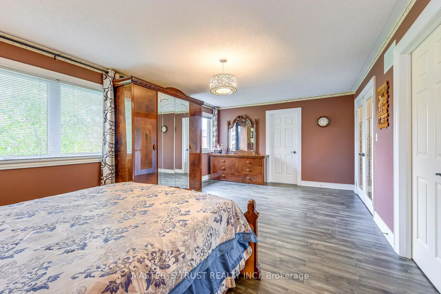 Additional image 14 of 66 Snow Leopard Court