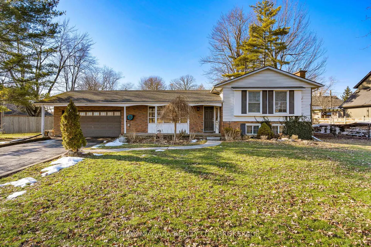 587 Daytona Drive photo 2