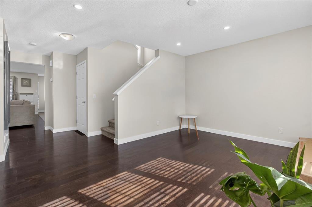 Additional image 3 of 28 Elgin View SE, Calgary, AB, T2Z 4Z6