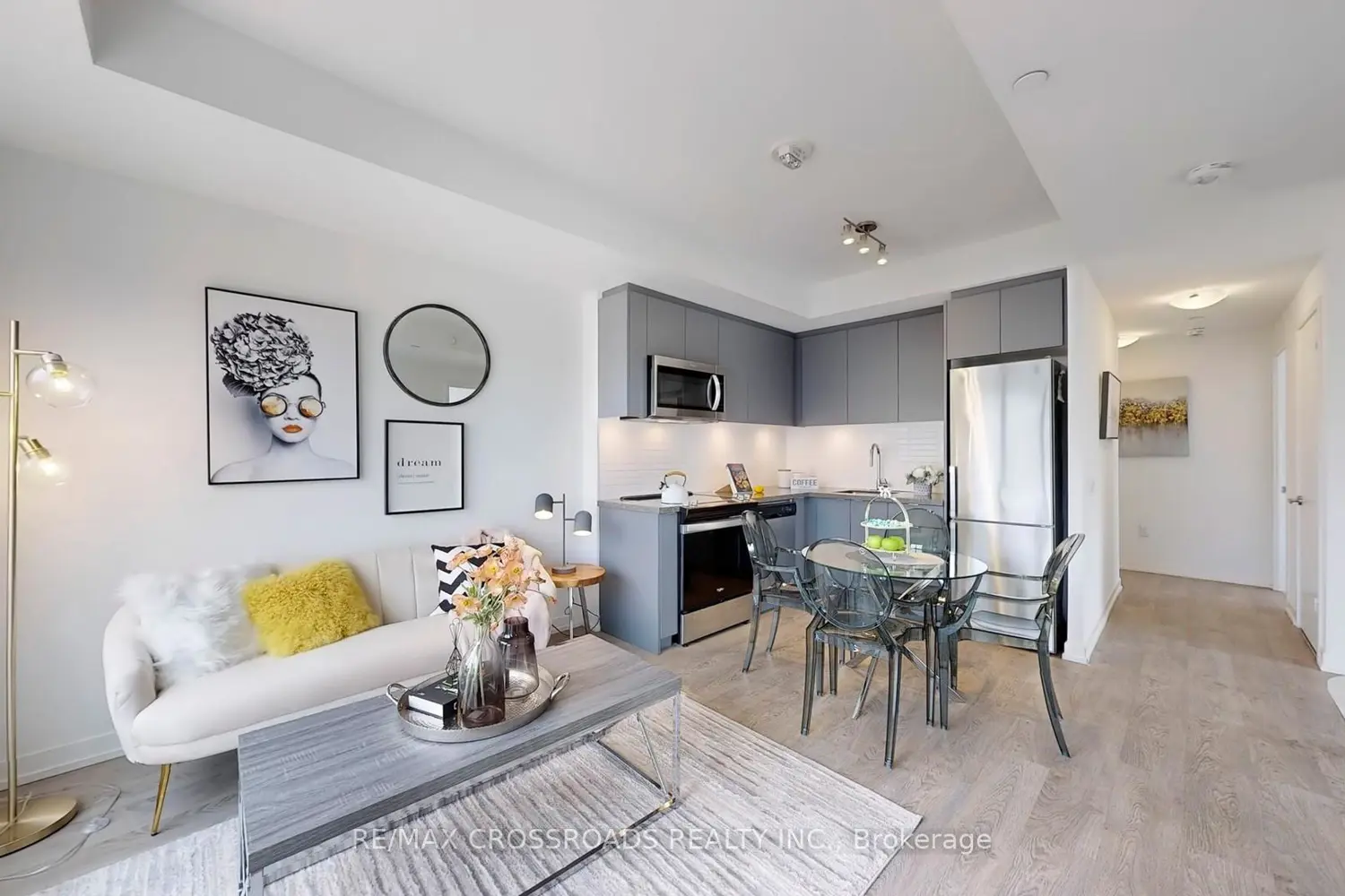 8868 Yonge Street 319E photo 4