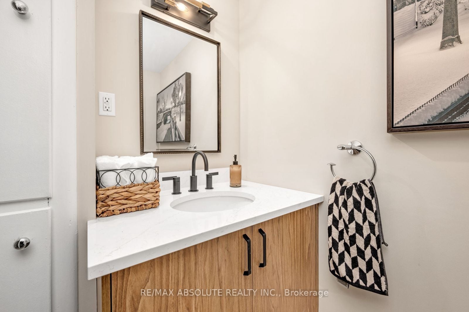 Additional image 5 of Office 5-238 Argyle Avenue, Ottawa, ON, K2P 1B9