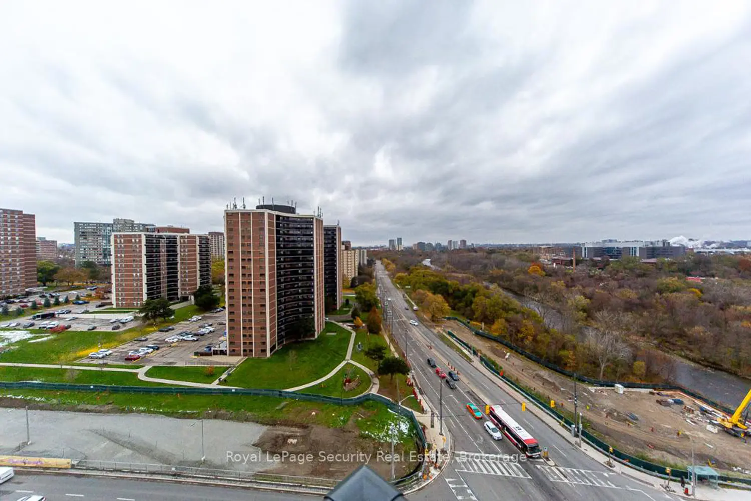 Additional image 18 of 38 Fontenay Court 1402