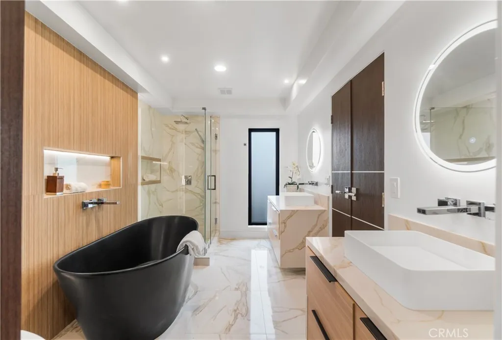 Additional image 88 of 214 El Porto Street, Manhattan Beach, CA 90266