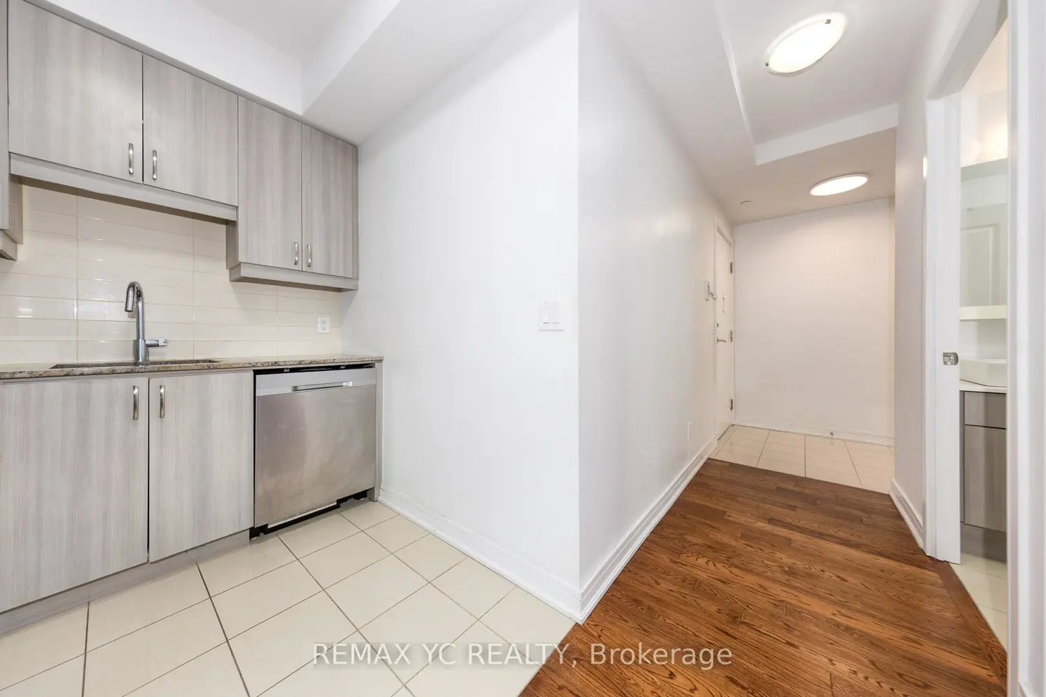 9191 Yonge Street 201 photo 4