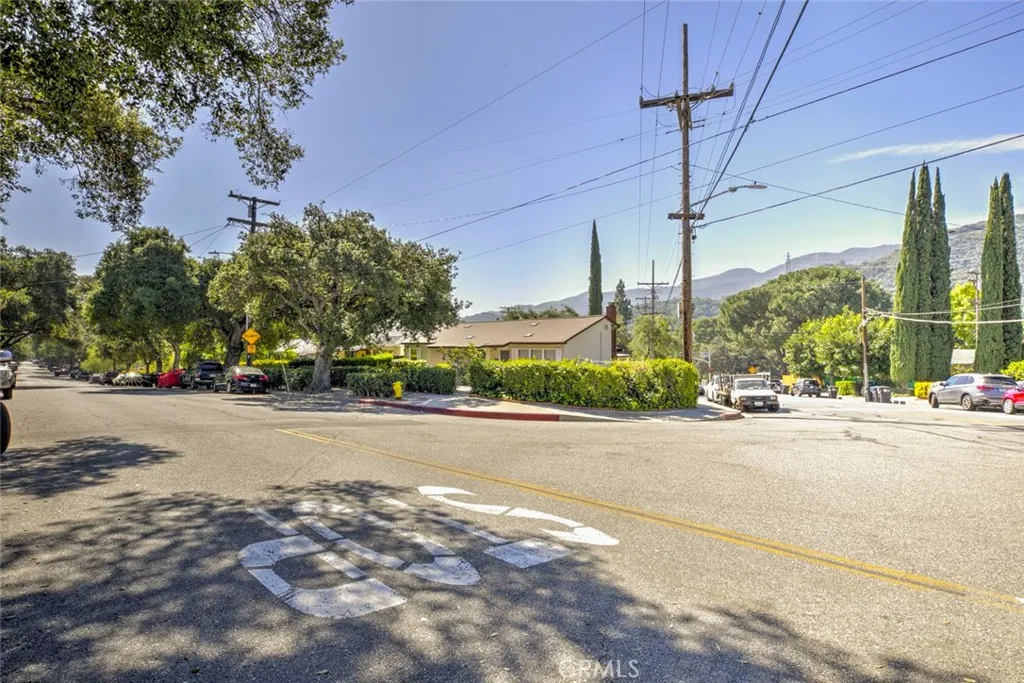 Additional image 70 of 3352 Montrose Ave, La Crescenta, CA 91214
