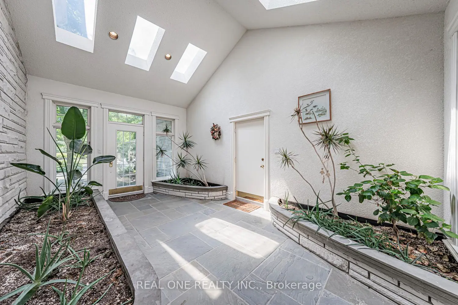 Additional image 12 of 14 Alm Court