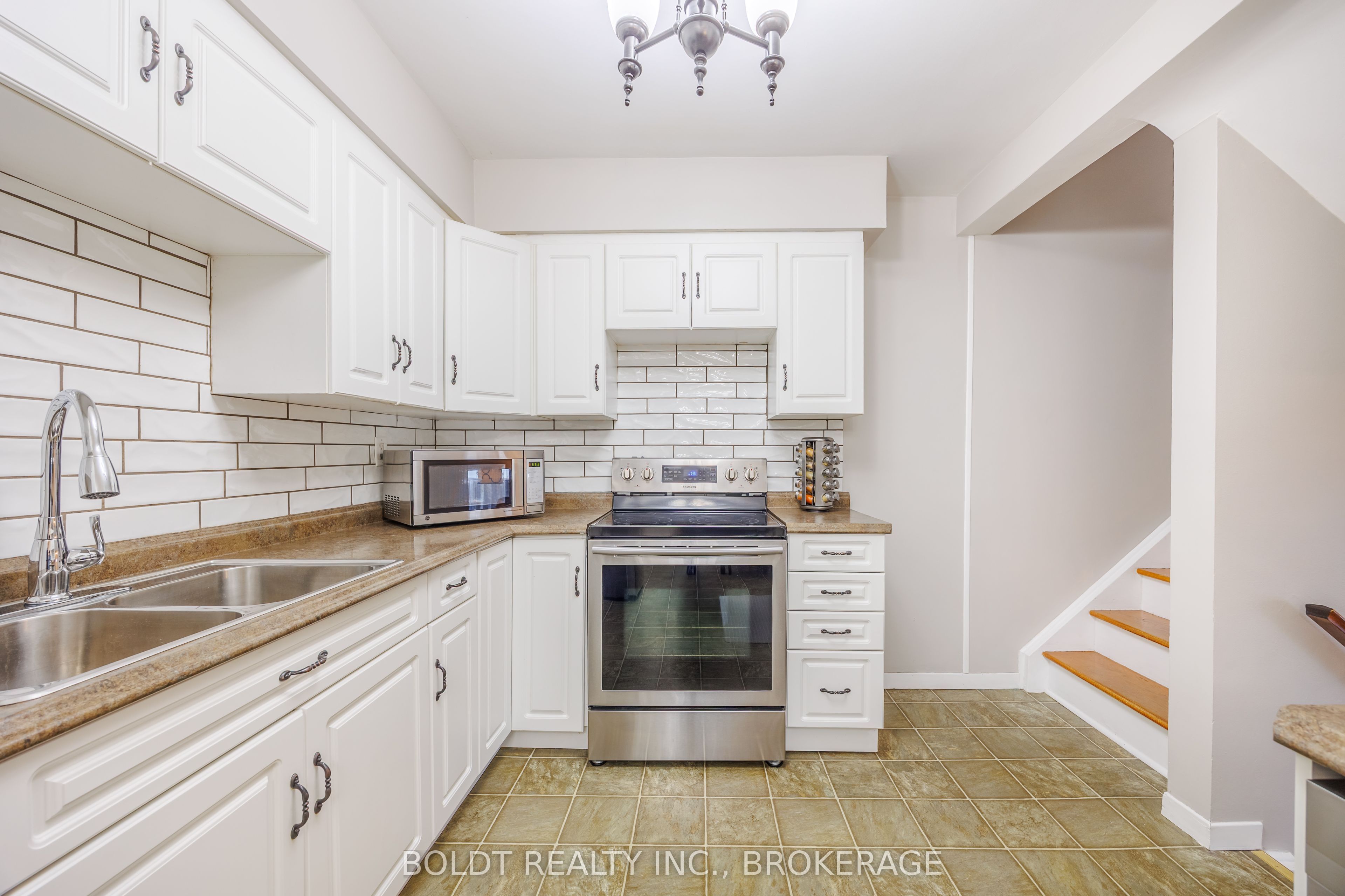 Additional image 5 of 101-5 Woodlawn Court, Grimsby, ON, L3M 3T4