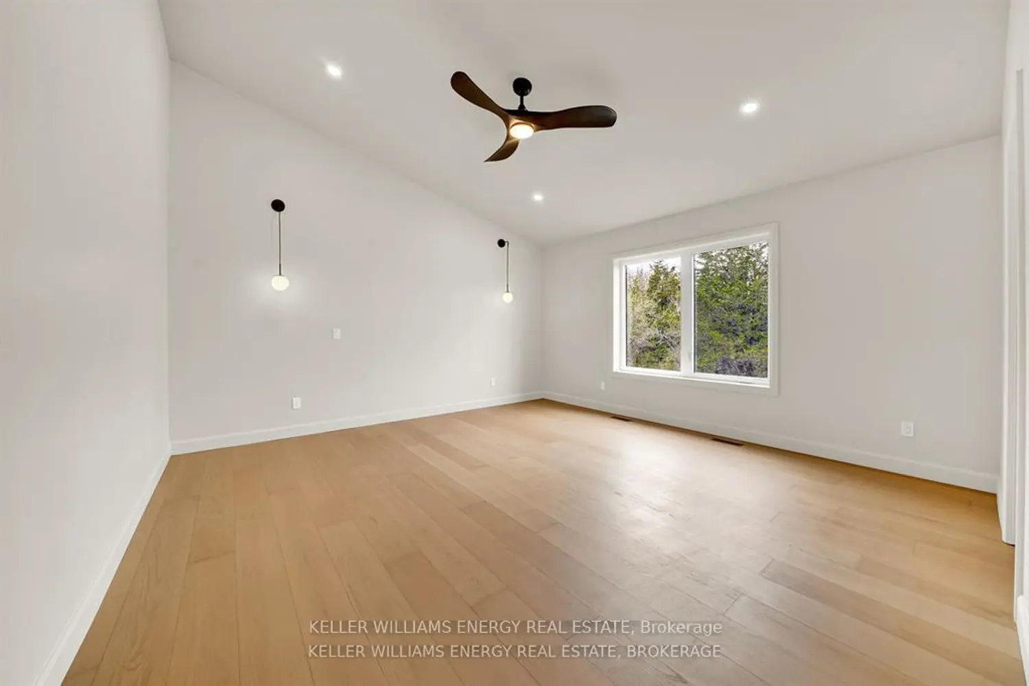 1032 Burr Road photo 4